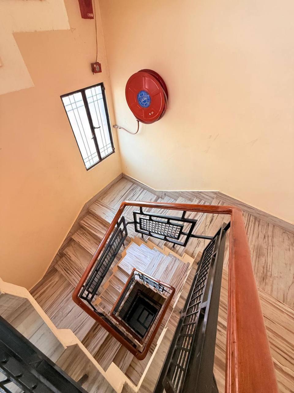 Shivam Hotel Varanasi - Near Kashi Vishwanath Temple With Parking And Lift Eksteriør bilde